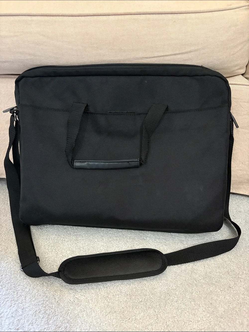 Samsonite Black Laptop Messenger Bag with Shoulder Strap